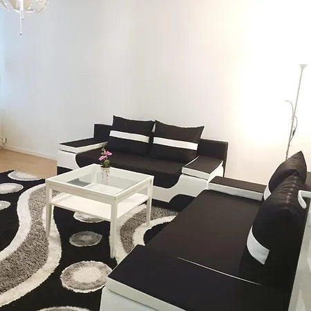 Great Location In Appartamento *